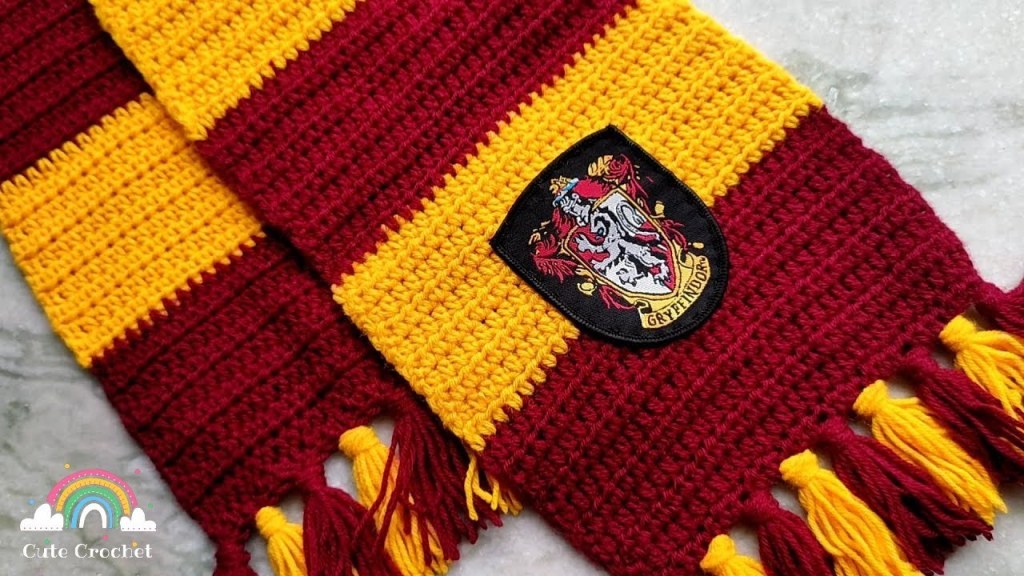 Picture of: Crochet Harry Potter Scarf for Absolute Beginners (st and nd year)