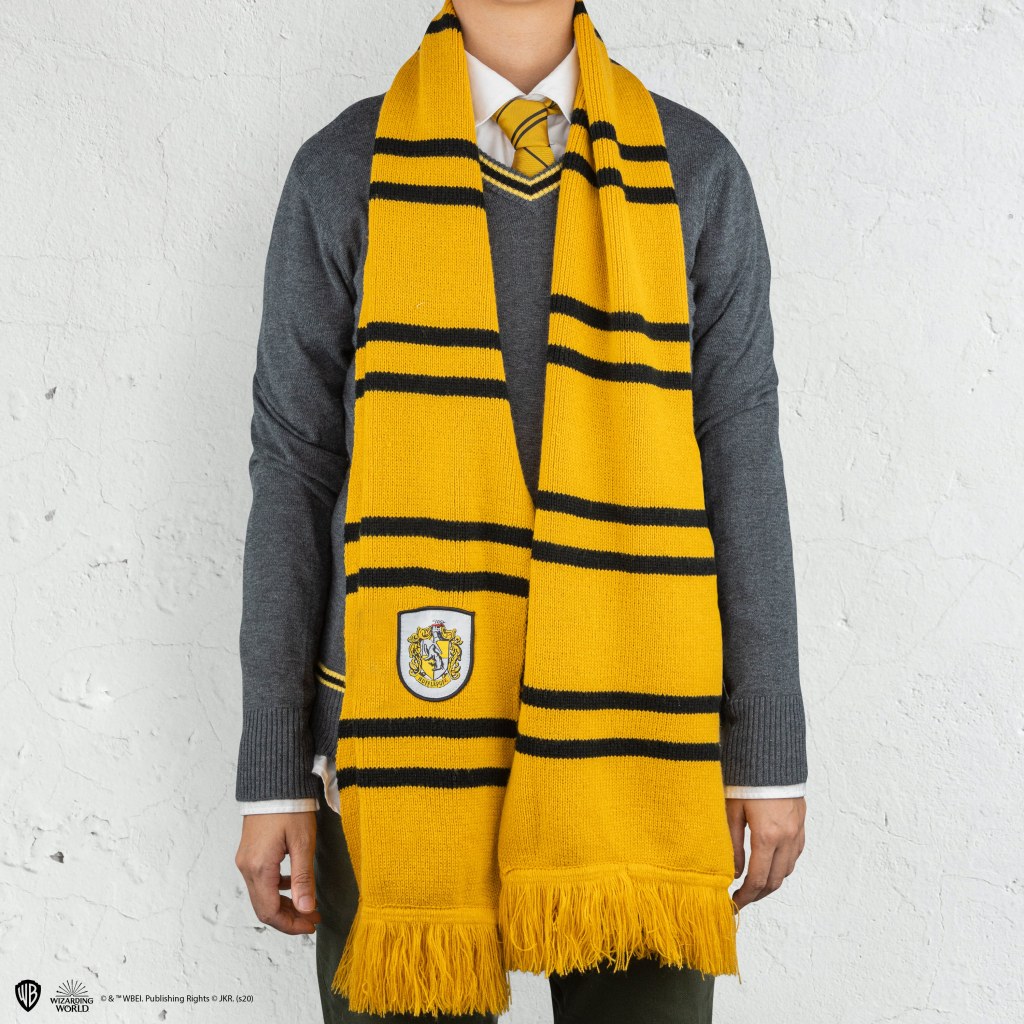 Picture of: Hufflepuff Scarf – Classic  Harry Potter  Cinereplicas
